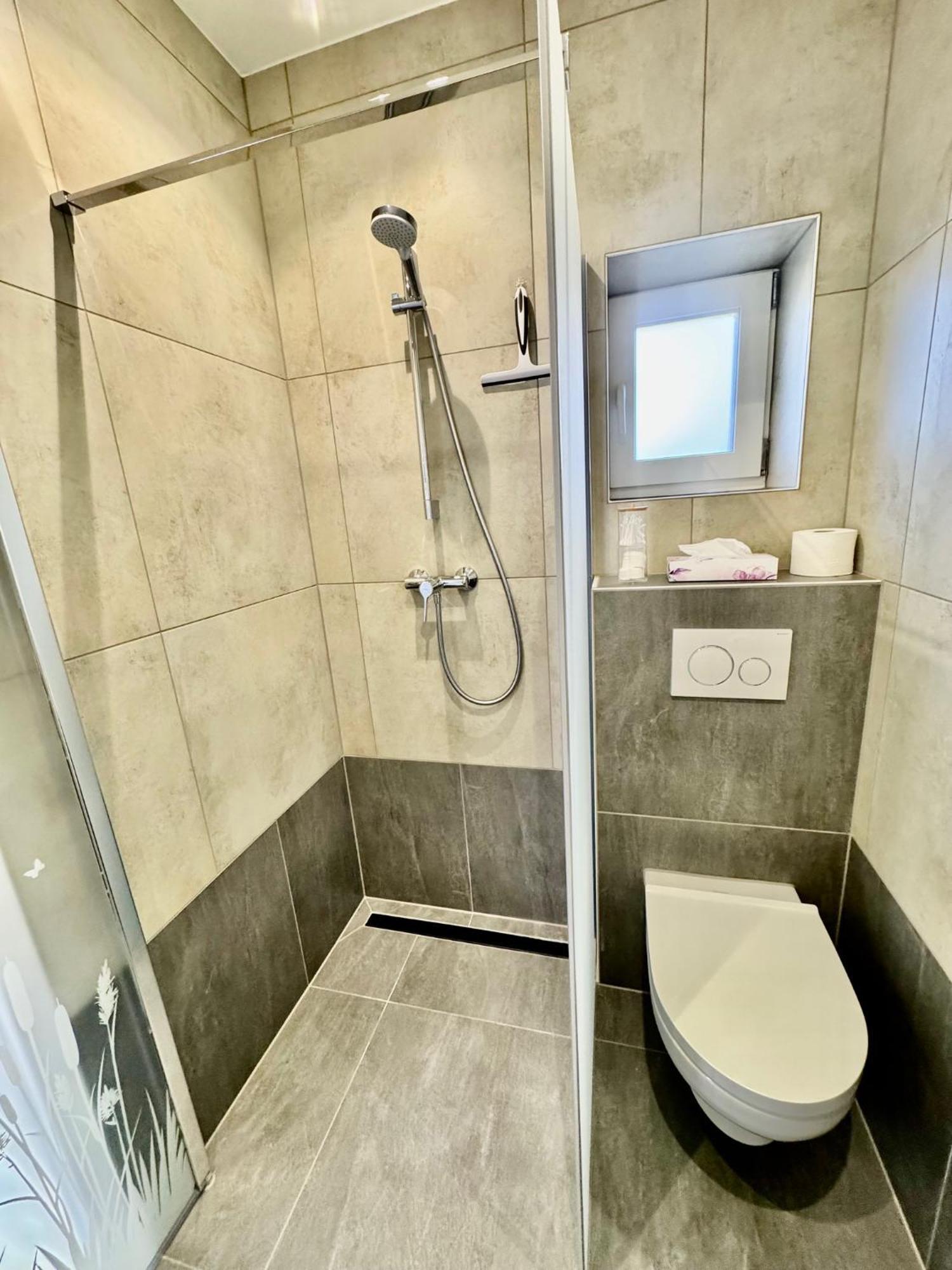 Gaestezimmer Beate Und Ferienwohnung Rheda Wiedenbrueck Exterior foto